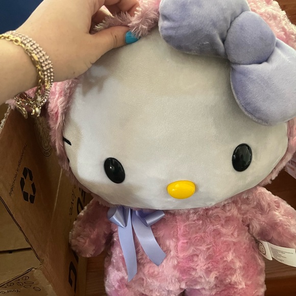 Giant hello kitty (s) standing greeter - Picture 8 of 10